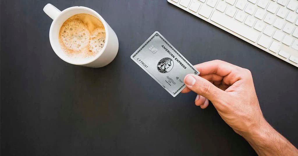 Carte American Express Platinum : avantages, accès aux salons et récompenses
