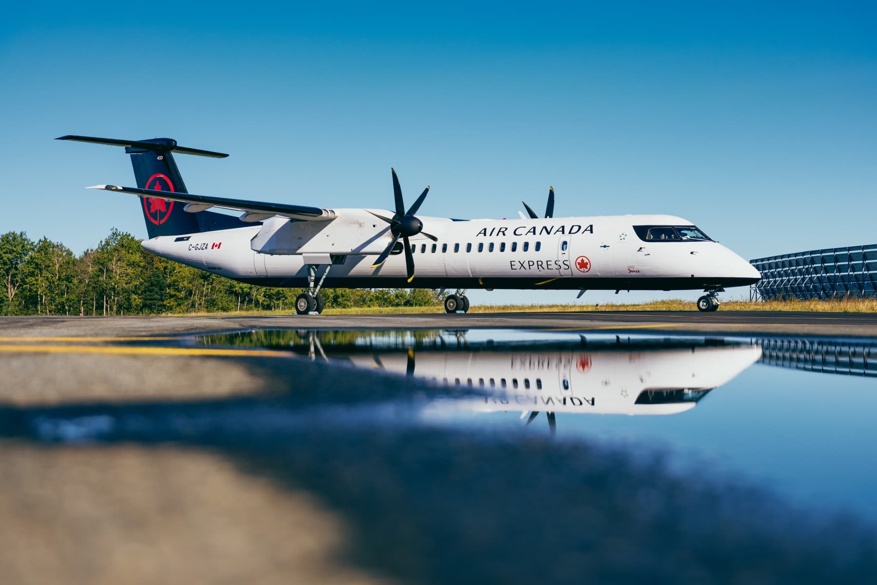 Air Canada Enhances Regional Flight Experience with Redesigned Q400 Aircraft Amenities