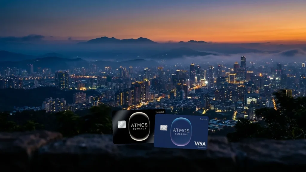 Cartes de crédit Atmos Rewards Summit et Ascent devant le panorama de Taipei à l'heure bleue